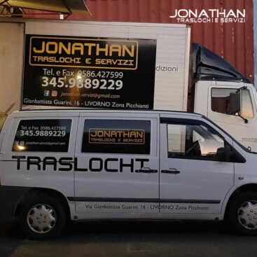 jonathan traslochi mezzi adatti, furgoni con piattaforme per traslochi fino a 30 metri